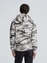 Buzo con capucha Calvin Klein confeccionado en mezcla de algodón y poliéster con estampado abstracto en tonos grises. Presenta cuello con capucha, puños y dobladillo de punto canalé, bolsillo de canguro y logo de Calvin Klein en la parte delantera.