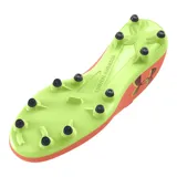 Championes de fútbol Under Armour Magnetico Select 4 FG, color naranja con suela verde lima. Presentan parte superior de piel sintética con estampado 3D para mayor control, cuello textil tipo calcetín y suela de TPU con tacos cónicos para tracción.