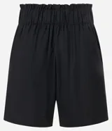Short de tiro alto confeccionado en mezcla de viscosa y lino, con corte holgado. Presenta cintura elástica, trabillas y un cinturón incorporado con hebilla metálica doble. Incluye bolsillos laterales.