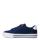 Championes Puma modelo Court Classic Vulc, color azul marino con la clásica franja lateral de Puma en blanco y suela vulcanizada blanca con líneas azules.