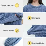 Conjunto de pijama de dos piezas confeccionado en plush suave con textura de ochos. Incluye una remera de manga larga con cuello redondo y un pantalón de corte recto con cintura elástica.