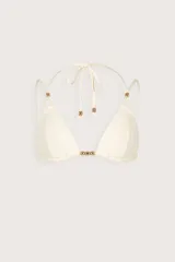 Top de bikini triangular color crema, con doble bretel regulable y detalles metálicos dorados en el centro y los tirantes.