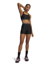 Calza corta deportiva Under Armour de tiro medio, confeccionada en tejido HeatGear de alto rendimiento, transpirable y de secado rápido. Presenta cintura elástica con logo de la marca y ajuste ceñido al cuerpo.