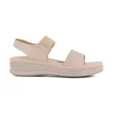 Sandalias color beige con plataforma, tira ancha sobre los dedos y tira elástica con apliques en el tobillo.