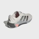 Championes de entrenamiento Adidas Dropset 4, diseñados para ejercicios de fuerza y alta intensidad. Presentan un diseño en tonos gris claro con las icónicas tres tiras en color plateado, mediasuela con tecnología Repetitor y refuerzo en el talón con detalle en color salmón.