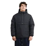 Campera tipo anorak de O'Neill, color negro, con medio cierre frontal, capucha ajustable y bolsillo frontal con solapa de velcro. Presenta un diseño técnico con relleno liviano, puños ajustables con velcro y bolsillos laterales diagonales.