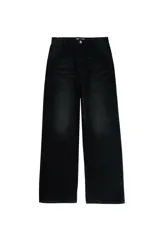 Pantalón de jean negro de corte amplio estilo skater, con tiro medio, cierre de botón y cremallera, y diseño clásico de cinco bolsillos.