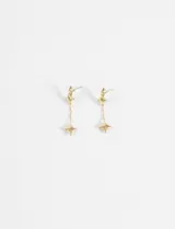 Aros colgantes dorados de acero quirúrgico hipoalergénico con forma de estrella.