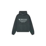 Hoodie oversize Eme Studios color verde oscuro, con capucha, bolsillo frontal tipo canguro y estampado tipográfico blanco en el pecho con texto y logo.