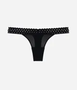Bombacha tipo tanga confeccionada en tule, con cintura de elástico decorativo con diseño calado. Presenta un diseño moderno y delicado.