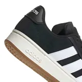 Championes urbanos Adidas Grand Court Alpha, color negro con las icónicas tres tiras laterales en blanco. Presentan una capellada de cuero sintético, entresuela Cloudfoam para mayor amortiguación y suela de goma flexible.