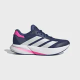 Championes de running Adidas modelo Duramo Speed 2, color azul marino con las tres tiras características en blanco y detalles en rosado. Presentan un exterior de malla técnica transpirable, amortiguación Lightstrike y suela de caucho con TPU para mayor tracción.