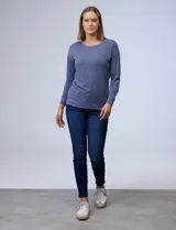 Remera negra de modal, marca French Laundry, con escote redondo y mangas largas.