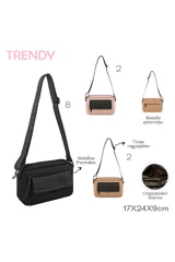 Morral tipo bandolera de color rosa pálido con detalles en negro. Tiene correa larga ajustable negra y un bolsillo frontal con solapa negra que lleva la inscripción "TRENDY".
