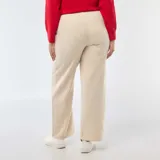 Pantalón de punto de corte ancho y tiro alto, en color beige, con cintura elástica y diseño fluido.