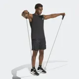 Musculosa deportiva Adidas de entrenamiento, color negro con cuello redondo y logo de la marca estampado en blanco en el pecho. Presenta un diseño sin mangas con tecnología Climacool para mayor transpirabilidad.