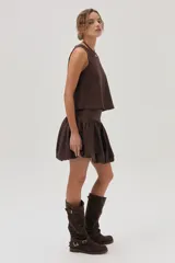 Minifalda balloon color chocolate, confeccionada en lino.