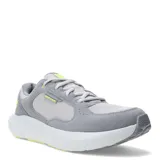 Championes deportivos Under Armour modelo Versurge, color gris con detalles en amarillo neón. Presentan una combinación de malla y revestimientos de gamuza sintética, con entresuela blanca Charged Cushioning y suela de goma.
