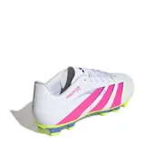 Championes de fútbol Adidas Predator Club, diseñados para césped natural y sintético. Presentan una base blanca con detalles en fucsia, amarillo neón y violeta, con una capellada sintética texturizada para mayor control del balón y suela multiterreno.