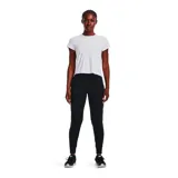 Pantalón tipo jogger Under Armour de corte ajustado, color negro, con cintura ancha y plana, bolsillos laterales abiertos y puños elásticos en los tobillos.