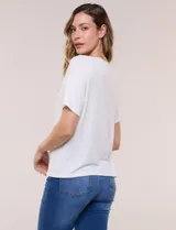 Remera básica de silueta amplia y corte boxy de la marca Cable & Gauge, color verde militar, con cuello redondo y mangas cortas de hombro caído.