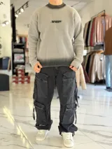 Sweater de punto color beige con efecto degradé tostado en el cuello, los puños y el ruedo, cuello redondo y bordado frontal con la palabra "Love".