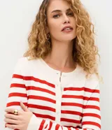 Cardigan de punto Marfinno con diseño de rayas horizontales rojas y blancas, de corte ajustado, cuello redondo, manga larga y cierre frontal con botones.