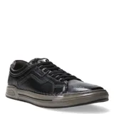 Championes urbanos Democrata modelo Nosu, confeccionados en cuero marrón con textura. Presentan cierre mediante cordones al tono, suela de goma gris con detalle de marca grabado en el talón y puntera con detalle microperforado.