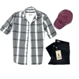 Camisa de manga larga a cuadros grises y blancos con cuello clásico y cierre abotonado.