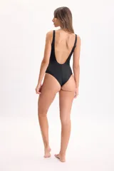 Malla entera negra de diseño liso con escote redondo y tirantes anchos.