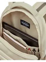 Mochila Under Armour Hustle 6.0 color beige y marrón, impermeable con tecnología UA Storm, compartimento para portátil, bolsillos laterales de malla y gran capacidad.