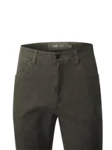 Pantalón de corte moderno confeccionado en tejido de cotelé color verde oscuro, con cierre de botón y cremallera, bolsillos laterales y traseros.