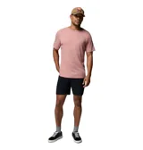 Short negro Columbia modelo Roc Tech Short, de diseño clásico y funcional, con trabillas para cinturón y múltiples bolsillos.