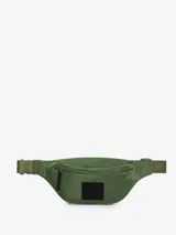 Riñonera urbana Anine Bing modelo Leon, confeccionada en poliamida color verde militar, con cierre de cremallera y parche frontal de piel sintética negra con logo grabado. Incluye correa ajustable.