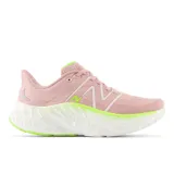 Championes de running New Balance Fresh Foam More v4 para dama, color rosa con detalles en blanco y verde flúor.