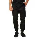 Pantalón cargo de corte ajustado y estilo utilitario, color negro. Presenta cintura elástica con cordón, bolsillos laterales tipo cargo con solapa, bolsillos traseros y puños elásticos en los tobillos.