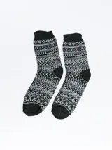 Par de medias cortas grises con talón y puntera blancos, banda superior blanca y banda inferior bordó. Poseen puntos antideslizantes en la planta del pie.