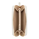 Billetera compacta Guess modelo Katy, color blanco con textura y detalles metálicos dorados. Cuenta con cierre perimetral y logo de la marca en la parte frontal.