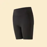 Short ciclista deportivo de tiro alto, confeccionado en tejido elástico de color negro, con costuras reforzadas y bolsillos laterales.