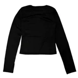 Remera crop de manga larga en color negro, con ajuste slim fit. Presenta un estampado frontal de una cruz con alas en tonos blanco y rosado.