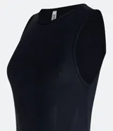 Body color marrón, sin mangas, con cuello halter y cierre en la entrepierna.