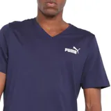 Remera Puma de hombre color negro, de corte clásico, con cuello en V y logo estampado en el pecho.