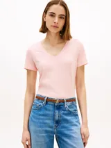 Remera Tommy Hilfiger de mezcla de lino y algodón, color rosado, con escote en V y mangas cortas de corte regular.