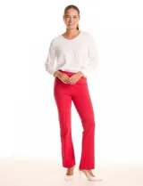 Pantalón pull-on rojo de tiro alto, corte recto y largo de pierna pespunteada.