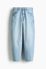 Jean tobillero de cinco bolsillos en denim de algodón rígido, con diseño curvo y volumen en las piernas de tiro alto.