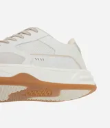 Championes urbanos Viko con diseño de recortes laterales, confeccionados en material sintético con cierre de cordones y suela de goma color caramelo.