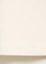 Camiseta de cuello redondo y manga corta con diseño recto y corte holgado.