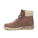 Bota de cuero color marrón con cuello acolchado de tela tipo corderito, cordones bicolores y suela de goma dentada en tono beige. Presenta el logo de la marca grabado en el lateral y en la lengüeta.