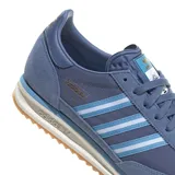 Championes Adidas modelo SL 72 RS, de diseño retro en tonos azules. Presentan una combinación de gamuza y material textil, con las icónicas tres tiras laterales en celeste y blanco, y suela de goma con relieve.
