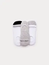 Pack de tres pares de medias invisibles Calvin Klein, confeccionadas en poliéster reciclado y elastano. Incluye un par blanco con puntera negra, un par gris y un par blanco con puntera gris. Todos los pares tienen el logo de Calvin Klein en el empeine.